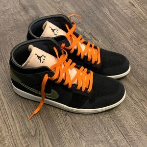 Jordan 1 Mid SE Craft Men's "Sky J Olive" Shoe